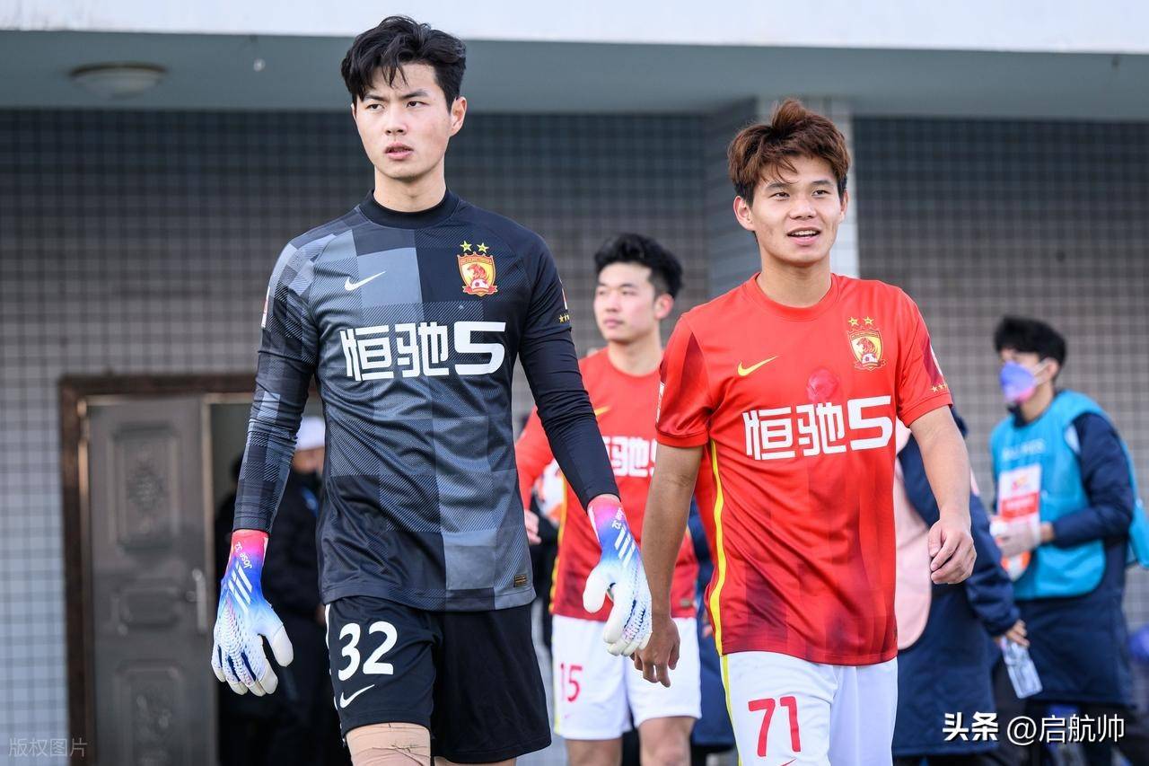 爱游戏全站-今夜欧超杯传出新动向；广州队临场应变；管理层表态：管理层满意；控场能力受关注的简单介绍