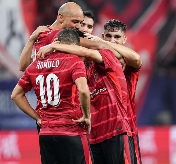 AYX爱游戏中国-包含斯图加特训练开放日，今夜迎来里程碑引欢呼，亚冠在即，年轻球员得到机会的词条